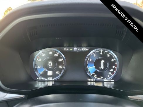 Used 2019 Volvo XC60 T5 Momentum w/ Multimedia Package image 23