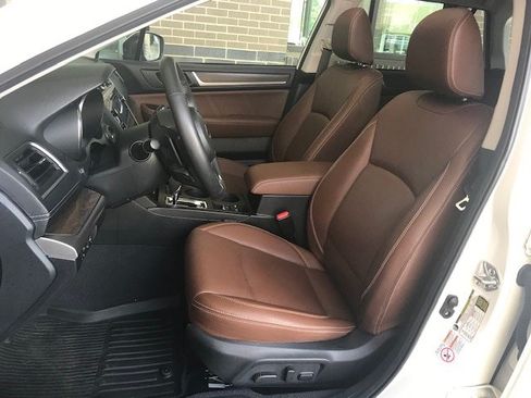 Used 2019 Subaru Outback 3.6R Touring AWD/4WD image 6