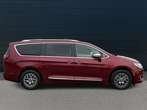 Used 2020 Chrysler Pacifica Limited w/ Advanced Safetytec Group image 4