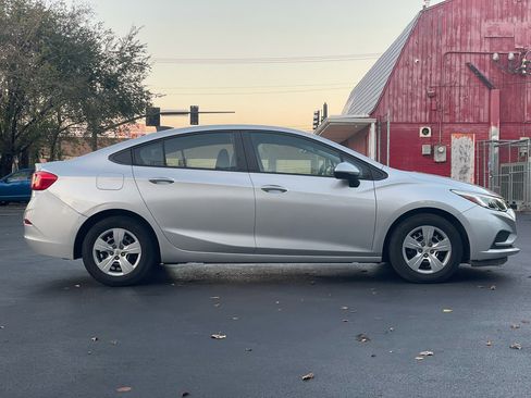 Used 2017 Chevrolet Cruze LS image 5