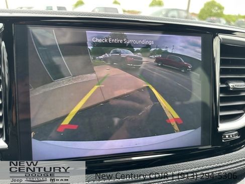 Used 2025 Chrysler Pacifica Limited FWD image 62