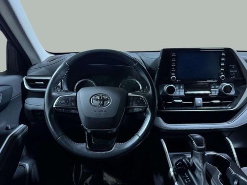 Used 2021 Toyota Highlander LE image 19