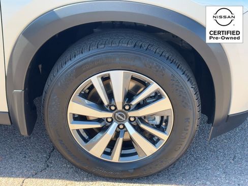 Certified 2024 Nissan Pathfinder SL w/ Black Appearance Package image 8