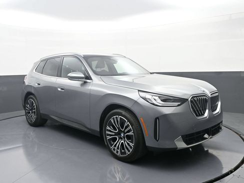 Used 2025 BMW X3 xDrive30i AWD/4WD image 3