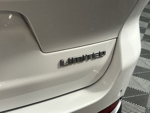 Certified 2024 Jeep Grand Cherokee L Limited w/ Luxury Tech Group II image 11