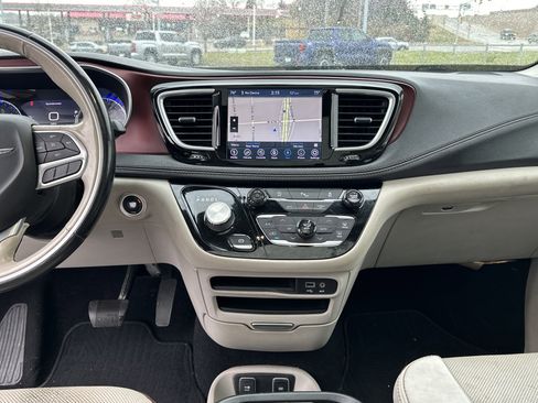 Used 2019 Chrysler Pacifica Limited image 29