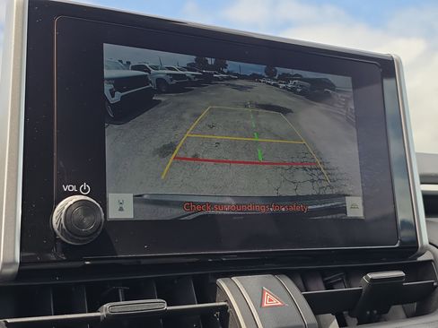 Used 2024 Toyota RAV4 XLE FWD image 32