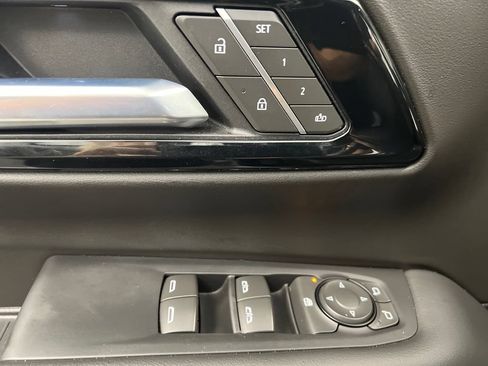 Used 2025 Chevrolet Suburban Z71 AWD/4WD image 15