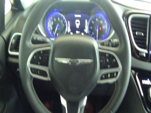 Certified 2025 Chrysler Pacifica Select FWD image 21