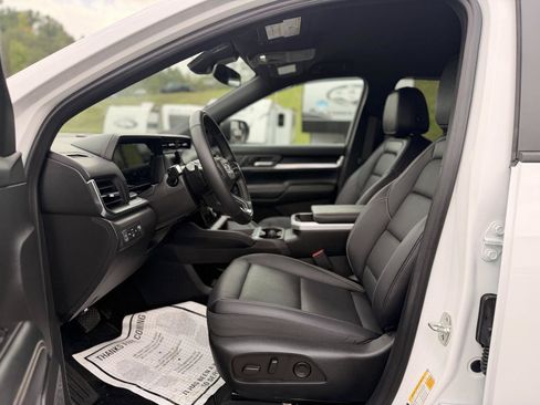 Used 2026 GMC Terrain Elevation w/ Elevation Premium Package AWD/4WD image 9