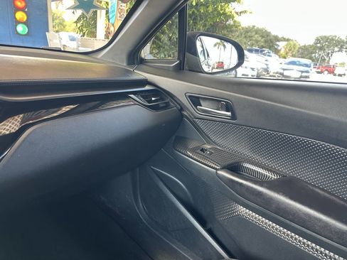 Used 2018 Toyota C-HR XLE image 12