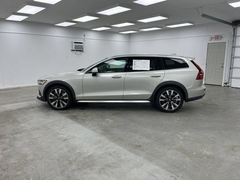 Used 2020 Volvo V60 T5 Cross Country AWD/4WD image 2