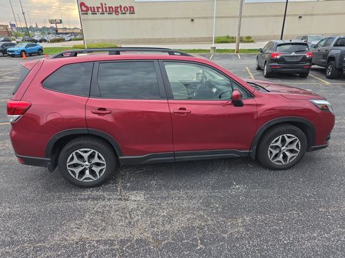 Used 2022 Subaru Forester Premium AWD/4WD image 3
