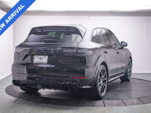 Used 2021 Porsche Cayenne GTS image 3