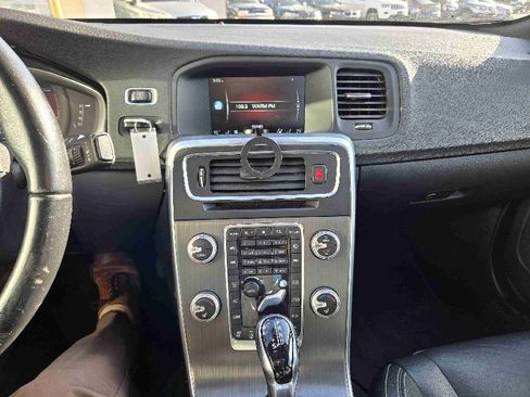 Used 2016 Volvo S60 T5 Premier w/ Convenience Package image 16