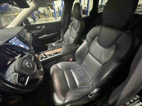 Used 2024 Volvo XC60 B5 Plus AWD/4WD image 17