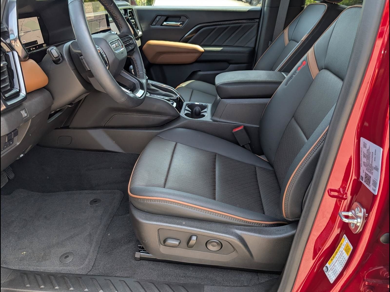 Used 2025 GMC Canyon AT4 w/ Technology Plus Package AWD/4WD image 14