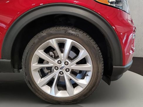 Used 2022 Ford Explorer Platinum w/ Equipment Group 601A AWD/4WD image 35
