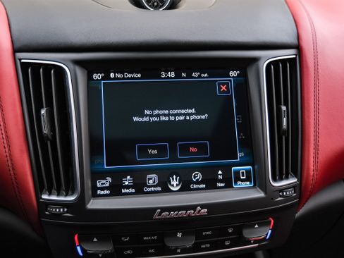 Used 2017 Maserati Levante w/ Luxury Package image 31