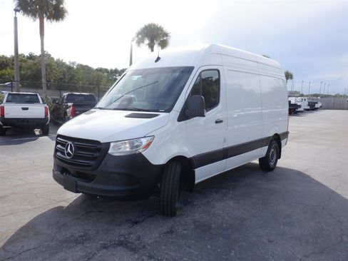 Used 2025 Mercedes-Benz Sprinter 2500 image 18