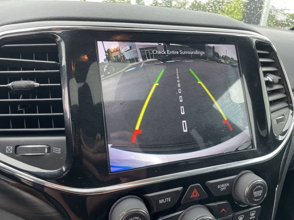 Used 2019 Jeep Grand Cherokee Altitude AWD/4WD image 13