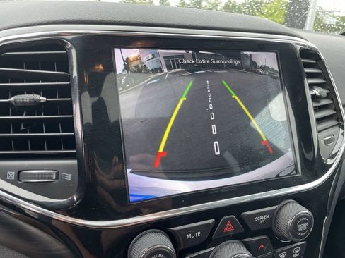 Used 2019 Jeep Grand Cherokee Altitude AWD/4WD image 13