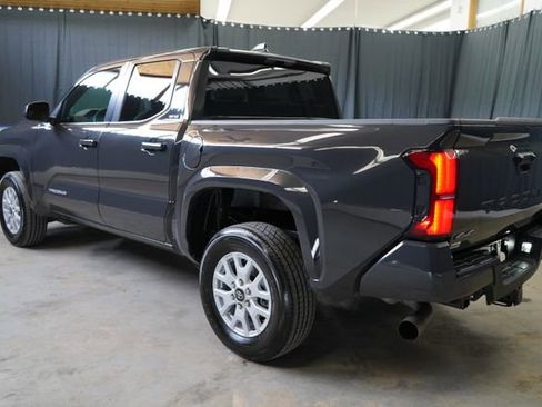 Used 2025 Toyota Tacoma SR5 AWD/4WD image 5
