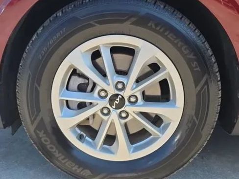 Used 2023 Kia Carnival LX w/ Paint Protection Package FWD image 48