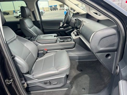 Used 2025 Ford Expedition Active image 16