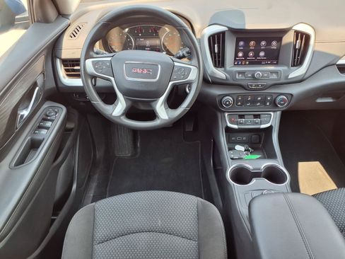 Used 2024 GMC Terrain SLE FWD image 2