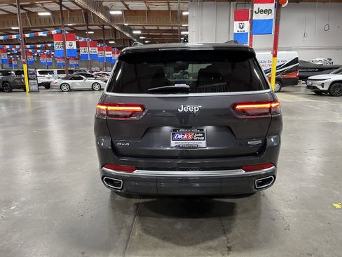 New 2025 Jeep Grand Cherokee L Summit w/ Luxury Tech Group V image 4