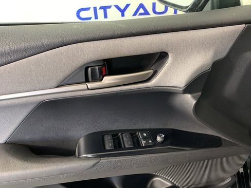 Used 2025 Toyota Camry LE image 14