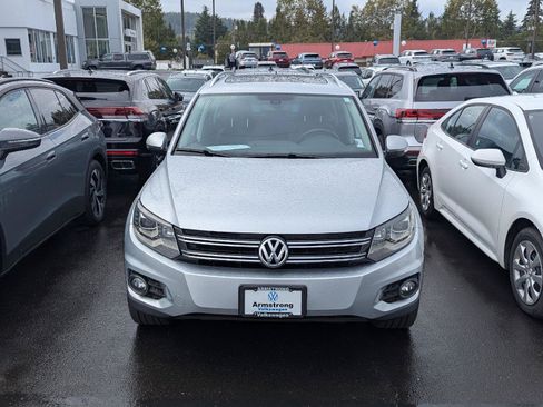 Used 2017 Volkswagen Tiguan SEL AWD/4WD image 10