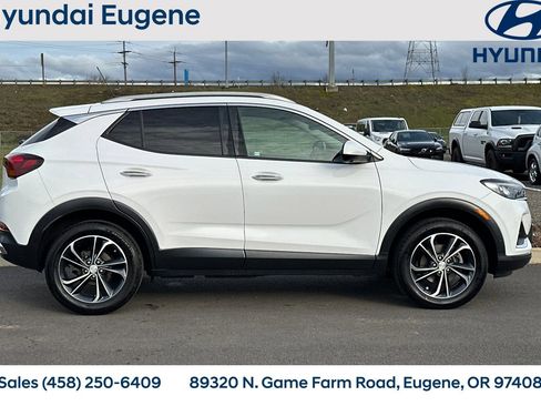 Used 2020 Buick Encore GX Essence w/ Advanced Technology Package image 2