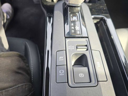 Used 2025 Toyota Prius XLE image 32