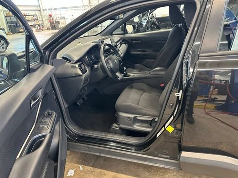 Used 2018 Toyota C-HR XLE FWD image 15