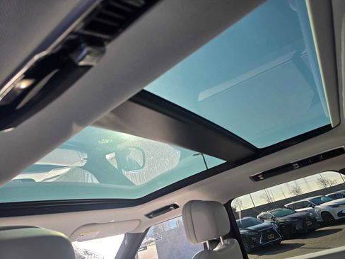 Used 2024 Land Rover Range Rover Sport SE image 21