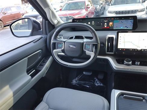 Used 2025 Ford Expedition Max Platinum w/ Driver's Package image 13