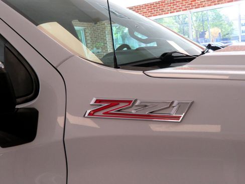 Used 2019 Chevrolet Silverado 1500 LT w/ Z71 Off-Road Package image 58