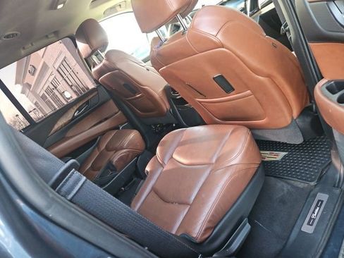 Used 2020 Cadillac Escalade Luxury image 7