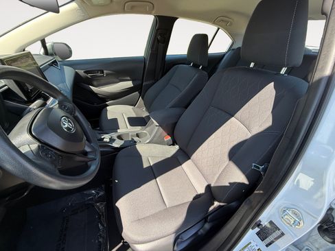 Used 2025 Toyota Corolla LE FWD image 10