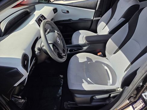 Used 2021 Toyota Prius LE FWD image 10