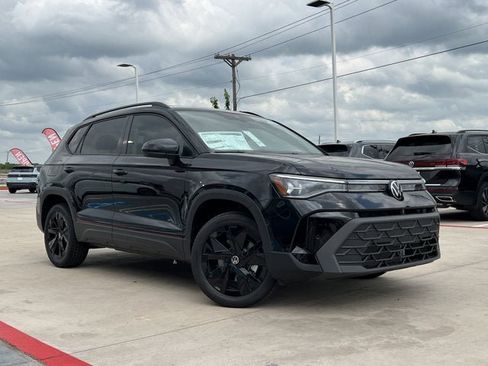 New 2025 Volkswagen Taos SE image 5