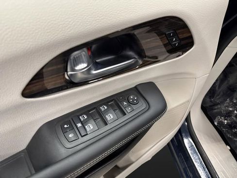 Used 2024 Chrysler Pacifica Limited w/ Trailer Tow Group image 29