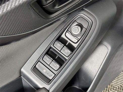 Used 2022 Subaru Crosstrek 2.5i Sport w/ Moonroof Package image 18