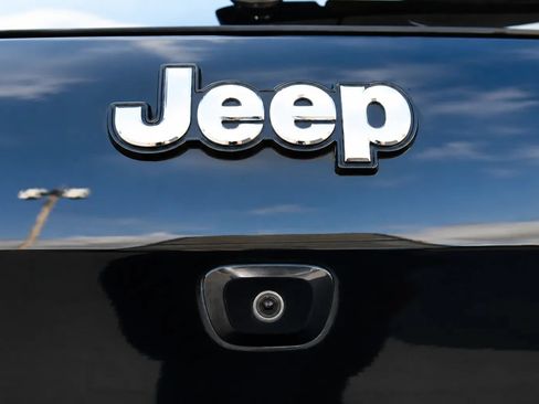 Used 2016 Jeep Cherokee Limited AWD/4WD image 7