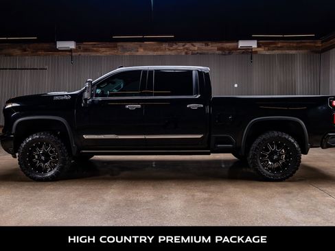 Used 2024 Chevrolet Silverado 3500 High Country w/ High Country Premium Package AWD/4WD image 5