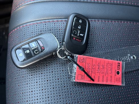 Used 2025 Honda Pilot Black Edition image 39