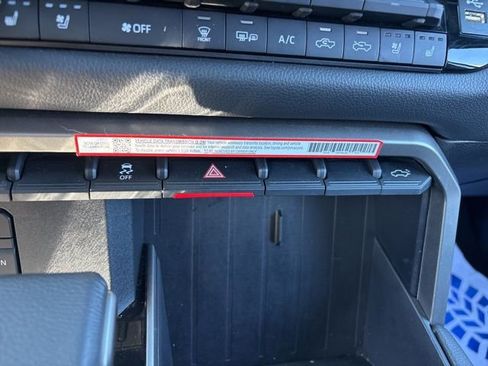 Used 2025 Toyota Tundra Limited image 34