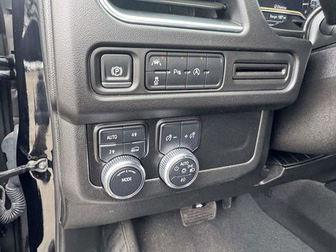 Used 2024 GMC Yukon SLT image 23